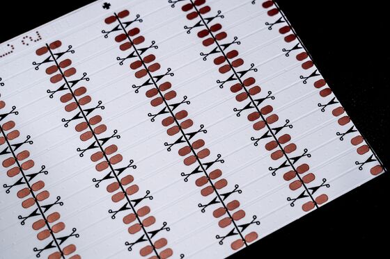 شراء PCB مرنة ذات طبقة مزدوجة عالية الجودة مع فيلم أبيض ومضاد أكسدة OSP للإضاءة LED online manufacture