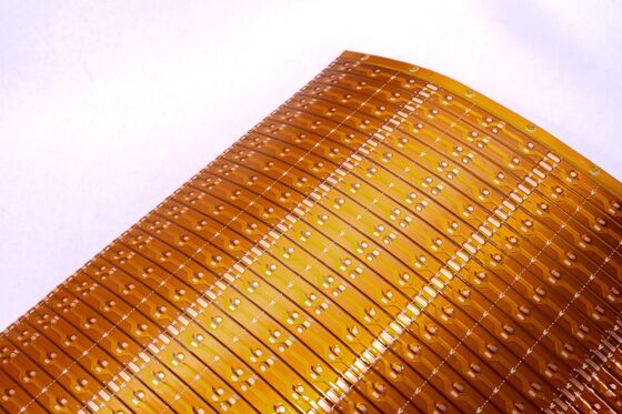 تجميع لوحة الدوائر المطبوعة PCB شريط LED مزدوج الطبقة مع مستوى الحماية من الحريق V0 و 0.25mm سمك PCB مرن للإضاءة LED
