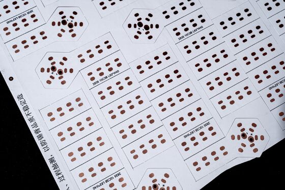 لوحة دوائر مطبوعة مرنة مزدوجة الطبقة مع مستوى حماية من الحريق V0 و 0.25mm سمك لإضاءة LED